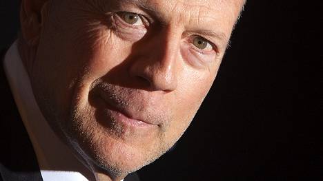 Bruce Willis on historian menestyneimpiä toimintatähtiä. Nyt dementia on pakottanut hänet lopettamaan uransa.