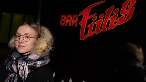 Lappeenrantalainen tarjoilija Linda Mäkäläinen on työskennellyt pääasiassa lappeenrantalaisessa Bar Fiilis -ravintolassa Lappeenrannan Marian aukiolla. 