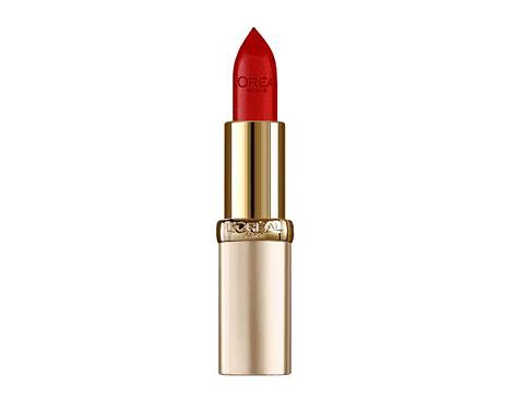 Kosteuttava puna jättää huulille kevyesti hohtavan lopputuloksen. L’Oréal Paris Colour Riche Satin Lipstick, sävy Red Passion, 13,70 €.