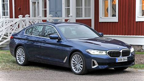 BMW 520d A xDrive on nykyisen 5-sarjalaisen edullisimpia malliversioita. Diesel kuluttaa vähän, mutta käyttövoimaveroa pitää maksaa noin 500 euroa vuodessa.