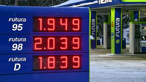 Aloitteen mukaan valtion perimissä polttoaineveroissa on laskuvaraa. Bensiinin ja dieselin hinnat ovat nousseet viime aikoina sekä valtiollisista veropäätöksistä, sekoitevelvoitteen noususta ynnä valuuttakursseista ja maailmanmarkkinahinnoista johtuen.