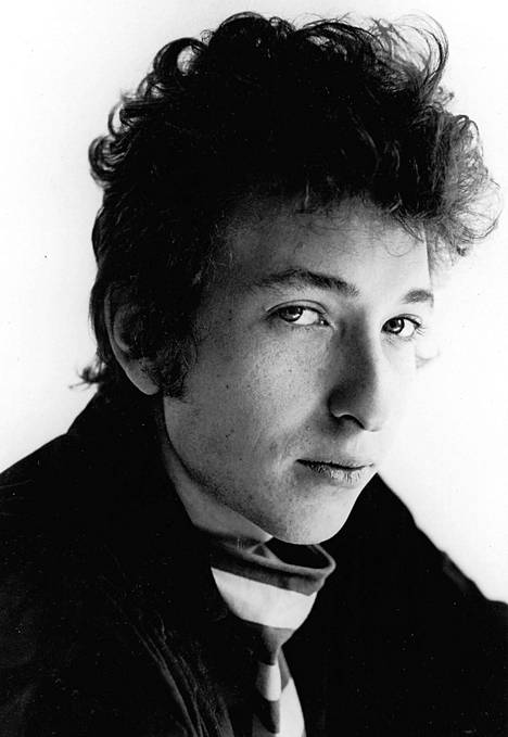 Uudemmissa kappaleissaan Dylan on kaukana nuoruutensa ihanteellisesta ja ihaillusta folk-laulajasta. Kuva vuodelta 1963.