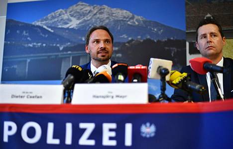 Itävallan poliisi kertoi dopingratsioista keskiviikkona Innsbruckissa pidetyssä tiedotustilaisuudessa.