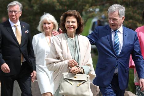 Kuningatar Silvian Kelly-laukku on tuhansien eurojen arvoinen.