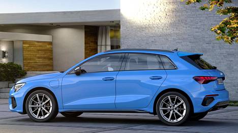 Audi A3 Sportback -hybridiä voi ladata 2,9 kW:n teholla. Tyhjän korkeajänniteakun lataaminen täyteen vie hiukan yli neljä tuntia.