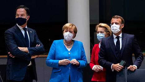 Alankomaiden pääministeri Mark Rutte (vas), Saksan liittokansleri Angela Merkel, Euroopan komission puheenjohtaja Ursula von der Leyen ja Ranskan presidentti Emmanuel Macron kuvattuna Brysselissä lauantaina.