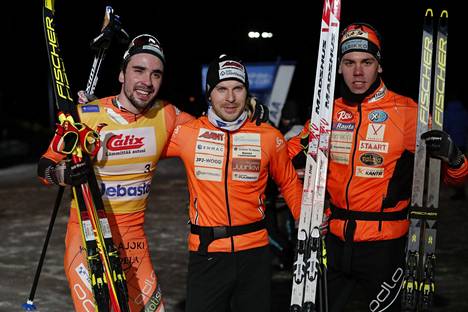 Jämin Jänteen oranssi on ollut kova väri kansallisessa hiihdossa viime vuosina. Ristomatti Hakola (vas.), Antti Ojansivu ja Markus Vuorela voittivat Suomen cupin viestin Vantaalla tammikuussa 2020.
