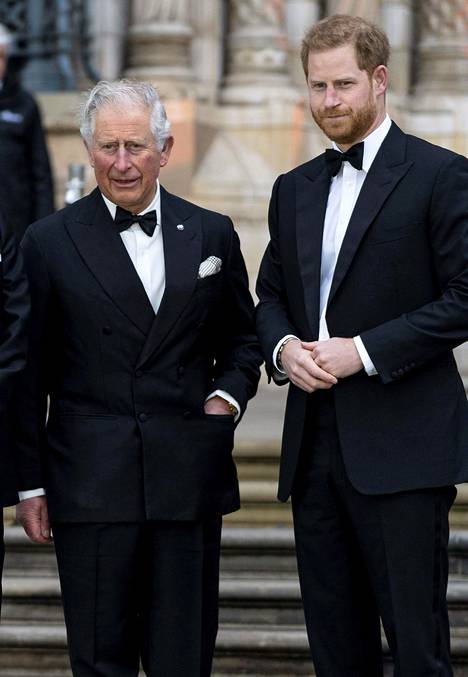 Prinssi Charlesin tiedetään olevan hyvin huolissaan pojastaan.