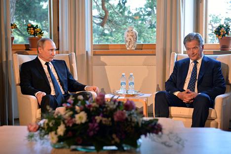 Sauli Niinistö ja Vladimir Putin tapasivat heinäkuun alussa Kultarannassa, missä ajatus transponderien käytöstä nostettiin esille.
