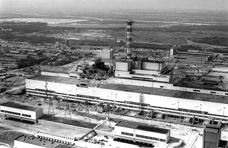 Onnettomuusreaktori kuvattuna ilmasta vuonna 1986.