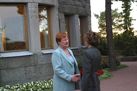 Anneli Jäätteenmäki ilmoitti eroavansa pääministerin tehtävästä presidentti Tarja Haloselle Kultarannassa 18. kesäkuuta 2003.