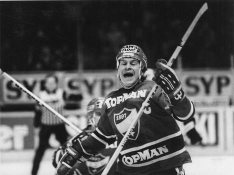 Matti Hagman HIFK:n paidassa vuonna 1985.
