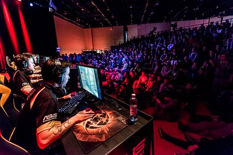 Counter-Strike vetoaa suomalaisiin: Suomalainen ENCE eSports -joukkue pelasi Helsingissä täyden katsomon edessä helmikuussa 2016.