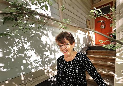 Ritva Hellsten nousi kaunokirjallisuuden Finlandia-ehdokkaaksi sisarestaan, kirjailija Raija Siekkisestä kertovalla romaanilla Raija.