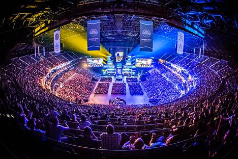 ESL One Cologne 2015 -turnaus keräsi Kölnin LANXESS-areenalle yli 10 000 Counter-Strike-fania.