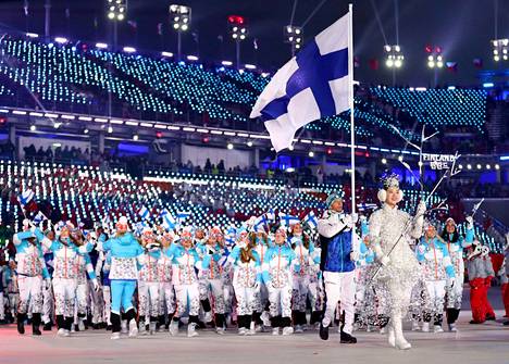 Peräti 7. olympiakisoihinsa valittu Janne Ahonen kantoi Suomen lippua Pyeongchangin kisojen avajaisissa Etelä-Koreassa 2018.