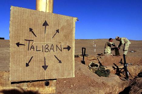 Taleban on tällä hetkellä vahvempi kuin 20 vuoteen. Vuonna 2001 pahvikyltti Yhdysvaltain joukkojen etulinjassa muistutti, että talebanin joukkoihin voi törmätä missä tahansa.