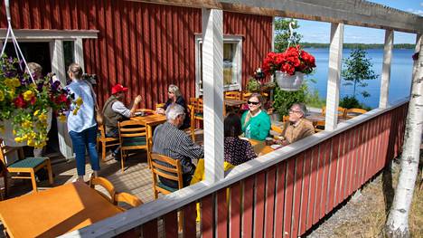 Mäntyharjulla sijaitseva Miekankosken kahvila oli viime kesänä lukijoiden suosikkipaikka, jossa piipahtaa vierailulla kesäpäivänä. Nyt on aika selvittää, mitkä ovat tämän kesän parhaita pysähdyspaikkoja!