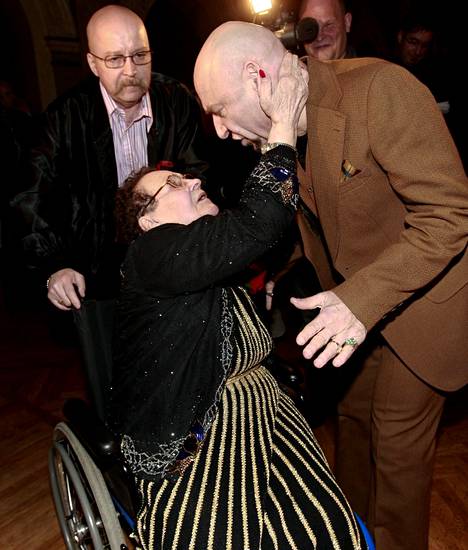 Eeva juhlisti Remun 60-vuotissyntymäpäivää Vanhalla Ylioppilastalolla vuonna 2008.