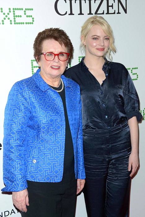 Billie Jean King ja Emma Stone Battle of the Sexes -elokuvan New Yorkin ensi-illassa.