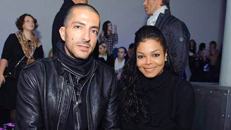 Janet Jackson ja aviomiehensä Wissam Al Mana muotinäytöksessä Moskovassa lokakuussa 2012. Pariskunta odottaa nyt esikoistaan.