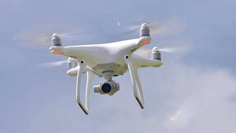 Vuoden kuluttua droneja saa lennättää vain, jos on suorittanut verkkokurssin ja -tentin.