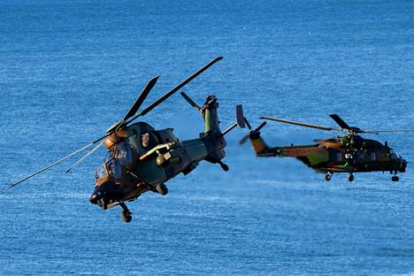 Alankomaiden ilmavoimien helikopteri osallisena Naton Trident Juncture-harjoitusta.