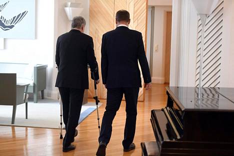Pääministeri Juha Sipilä (oik.) jätti tasavallan presidentti Sauli Niinistölle hallituksen eronpyynnön Mäntyniemessä Helsingissä 8. maaliskuuta 2019.