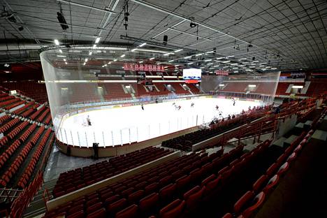 Jääkiekon SM-liigakausi katkaistiin perjantaina 13. maaliskuuta.