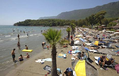 Turkin Marmariksen uimaranta täyttyi lähes tavalliseen tapaan 17. heinäkuuta.