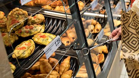 Erikoinen käytös kauppojen paistopisteillä hämmästyttää – ”En enää ikinä  osta pasteijoita!” - Ajankohtaista - Ilta-Sanomat