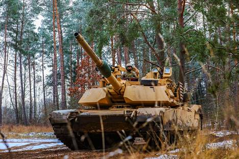 Abrams-tankki harjoituksessa Puolassa viime marraskuussa.
