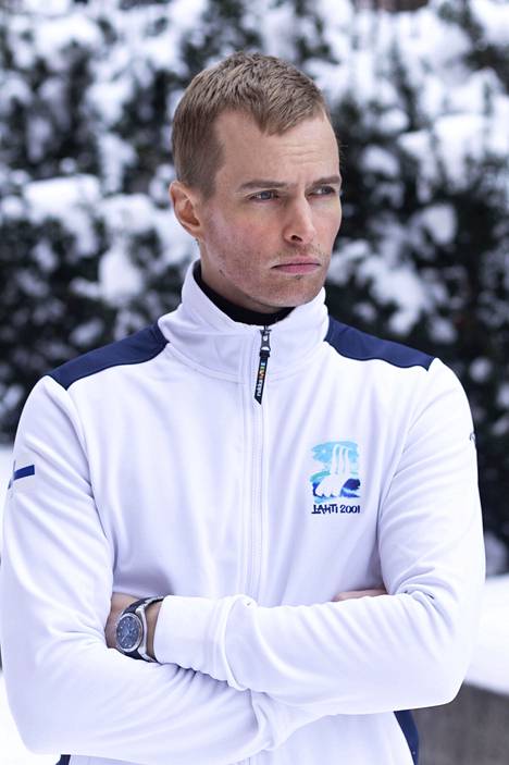 Johannes Holopainen esittää sarjassa hiihtäjä Mika Myllylää.