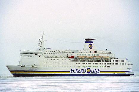 Nordlandia Tallinnanlahdella tammikuussa 2003.