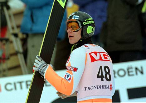 Ari-Pekka Nikkola oli melkoinen joukkuemäkien erikoismies: kaksi olympiakultaa ja neljä maailmanmestaruutta 1987–1997. 