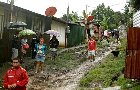 Mutavyöryt ovat pakottaneet ihmisiä evakkoon Costa Ricassa.