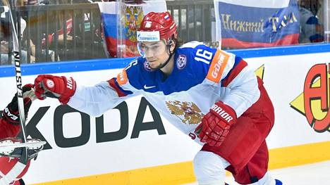 Hyökkääjä Sergei Plotnikov on ainakin vielä mukana olympiajoukkueessa, vaikka hän poistuikin sunnuntaina leiriltä annettuaan venäläismedian mukaan positiivisen tuloksen koronavirustestistä. Kuva on vuoden 2015 MM-kisoista.