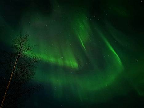 Katso uskomattomat kuvat Espoota myöten leimunneesta yötaivaasta - Kotimaa  - Ilta-Sanomat
