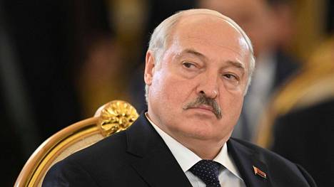 Valko-Venäjän presidentti Aljaksandr Lukashenka kertoo Venäjän siirtävän taktisia ydinaseita Valko-Venäjälle.