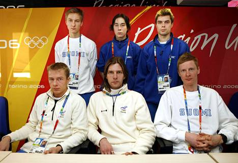 Suomen mäkijoukkue Torinon olympialaisissa 2006. Joonas Ikonen (vas. ylh), Janne Happonen, Matti Hautamäki, Risto Jussilainen (vas. alh), Janne Ahonen ja Tami Kiuru.