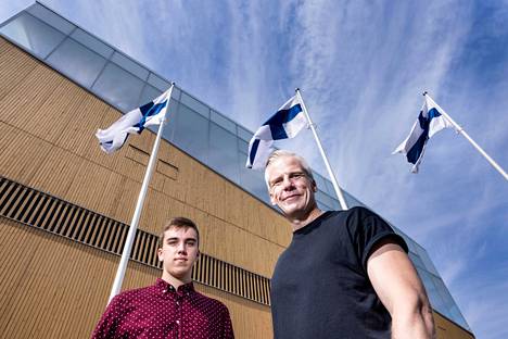 Roy Rissanen kertoo muuttaneensa Suomeen kulttuurin perässä, sillä hän halusi pitää kiinni suomalaisista juuristaan. Kuvassa vasemalla Royn poika Alexander.