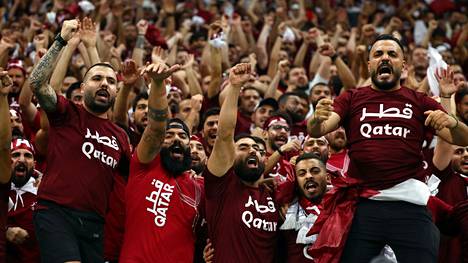 Qatarin MM-avauksessa isäntäjoukkueella oli hyvin organisoitu kannattajaryhmä.