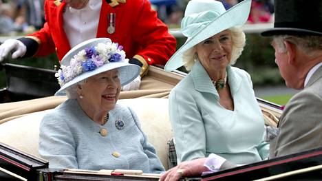 Kuningatar Elisabet sanoi kesäkuussa toivovansa, että Camillasta tulee kuningatarpuoliso.