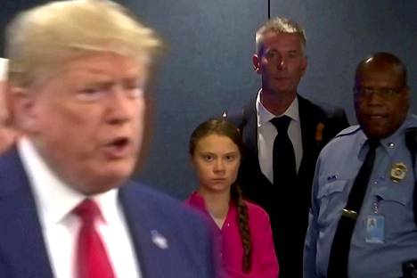 Thunberg seurasi Yhdysvaltain presidentin Donald Trumpin saapumista ilmastokokoukseen.