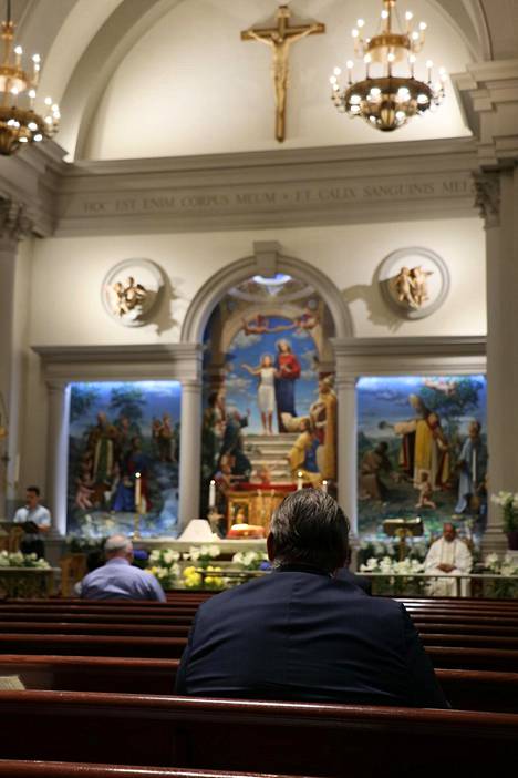 Katolista uskoa tunnustava Timo Soini sanoo, että reissussa ollessaankin hän pyrkii hiljentymään joka päivä. New Yorkissa tällä viikolla hän suuntasi Saint Agnesin kirkkoon.