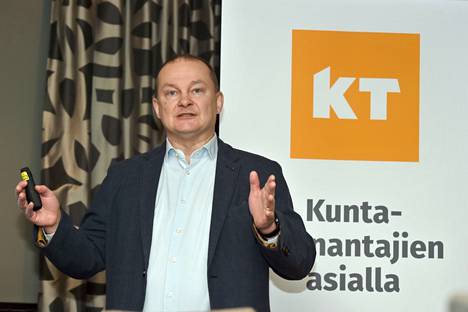– Päivämääräkirjaus on yksi pohdittava asia helmikuussa käytävissä neuvotteluissa, mikä on sen kirjauksen alkuperäinen tahto ja tulkinta, tutkimuspäällikkö Mika Juutinen kunta-alan työnantajia edustavasta KT:sta sanoo. 
