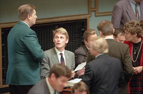Eduskunnassa äänestetään viidennen ydinvoimalan kohtalosta 24. syyskuuta 1993.