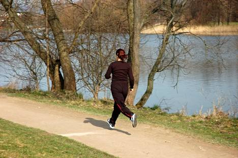 Hyödyllisintä liikuntaa luun lujuuden lisäämiseksi on liikunta, jossa syntyy tärähtelyjä luustoon – esimerkiksi reipas kävely tai lenkkeily.