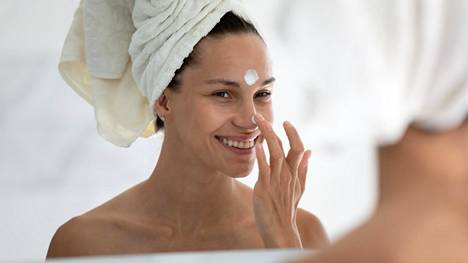 Kosmetologi nimeää päivävoiteen kasvojen ihonhoidon tärkeimmäksi tuotteeksi.