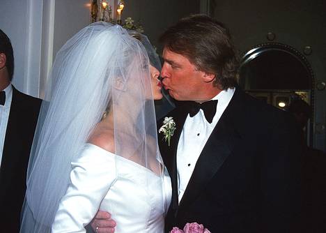 Muiskis! Donald Trumpin ja Marla Maplesin hääonnea vuodelta 1993.
